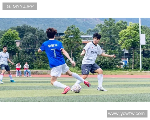 足球明星纷纷开通抖音平台分享生活瞬间引发粉丝热议与互动