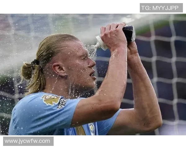 足球明星猝死引发的感动瞬间与球迷心灵共鸣的故事分享